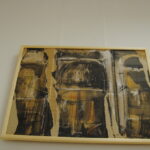 Одна из серии работ Омара Годинеса, выполненная на картоне в особой "рваной" технике Омара Годинеса
